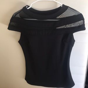 Black top with mesh detail😍